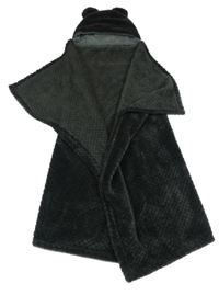 Antracitová plyšová deka s kapucí 