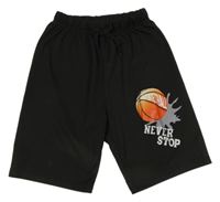 Černé sportovní kraťasy s míčem 