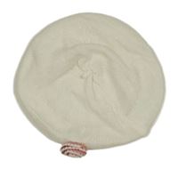 Bílý pletený baret s kytičkou a růžovým lemem