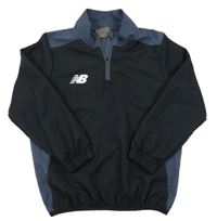 Černo-tmavošedá šusťáková sportovní funkční bunda s logem New Balance