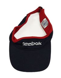 Tmavomodro-červený kšilt s logem Reebok