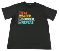 Černé tričko s nápisem a obrázky