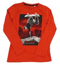 Červené triko se skateboardistou C&A