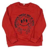 Červená mikina se smajlíkem a nápisem