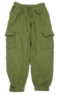 Khaki cargo tepláky s kapsami 
