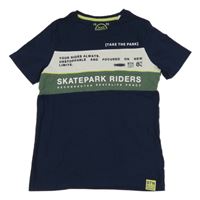 Tmavomodro-bílo-khaki tričko s nápisem C&A