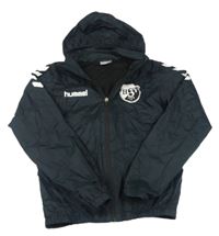 Černá šusťáková sportovní bunda se znakem a ukrývací kapucí hummel