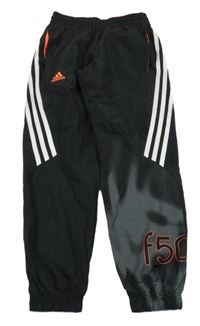 Černo-bílé šusťákové funkční kalhoty s číslem Adidas