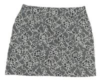 Černo-bílá květovaná úpletová sukně Yigga