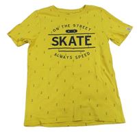 Žluté tričko se skateboardy a nápisy Topolino