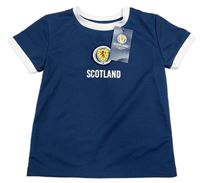 Tmavomodro-bílé sportovní tričko s nášivkou - Scotland