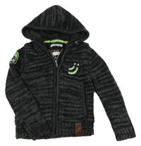 Černo-šedý melírovaný zateplený propínací svetr s nášivkou a kapucí 