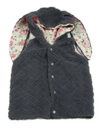 Šedá chlupatá podšitá vesta s kapucí s oušky