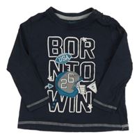 Tmavomodré triko s nápisy a helmou a míčem lupilu