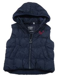 Tmavomodrá prošívaná šusťáková zateplená vesta s nápisy a kapucí C&A