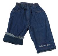 Tmavomodré podšité rifle s nápisem 