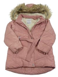 Růžová šusťáková zimní bunda s páskem a kapucí s kožešinou Primark
