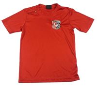 Červené sportovní fotbalové tričko se znakem STANNO