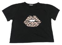 Černé crop tričko s potiskem s leopardím vzorem Lipsy London