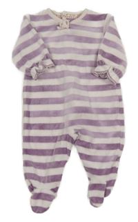 Světlerůžovo-fialový pruhovaný sametový overal s mašlí Jasper Conran