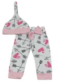 2set - Bílé lehké tepláky se šípy a srdíčky + bavlněná čepice