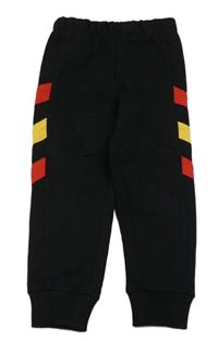 Černé tepláky s červeným a žlutým pruhem 