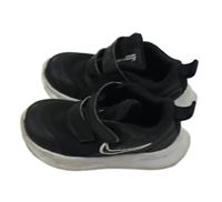 Černo-bílé textilno/koženkové botasky s logem Nike vel. 23,5