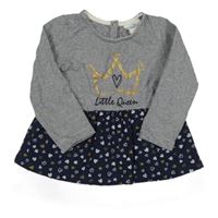 Tmaovmodro-šedé pruhvoané šaty s nápisem a korunou Topomini