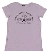 Lila tričko s nápisy a Eiffelovou věží Page one young
