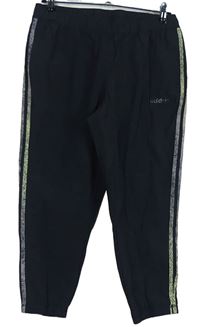 Dámské černé šusťákové crop kalhoty s pruhy Adidas 