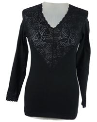 Dámské černé triko s krajkovým výstřihem 