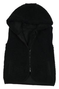 Černá huňatá propínací vesta s kaupcí George