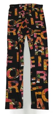 Černé legíny s písmeny 