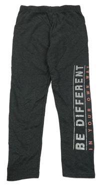 Šedé tepláky s nápisy 