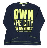 Tmavomodré triko s nápisem Yigga