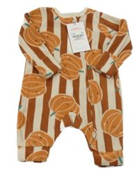 Nové - Béžovo-hnědý pruhovaný fleecový overal s dýněmi Tu