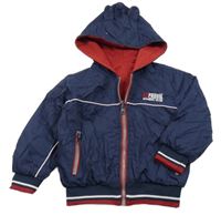 Tmavomodrá/červená šusťáková oboustranná bunda s nášivkami a kapucí 