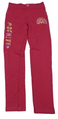 Malinové tregíny s výšivkou a nápisem kids