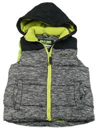 Černo-melírovaná šusťáková zateplená vesta s nášivkou a kapucí Dopodopo