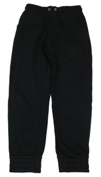 Černé tepláky F&F