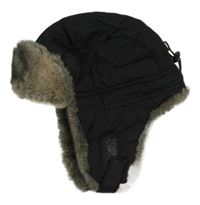 Černá šusťáková beranice s kožešinou