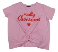 Růžové crop tričko s nápisem Page one young