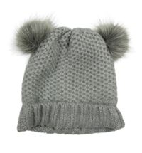 Šedá zateplená čepice s bambulemi C&A