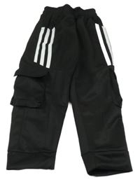 Černé cargo sportovní tepláky s bílými pruhy