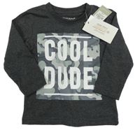 Nové - Antracitové melírované triko s army potiskem a nápisem Primark