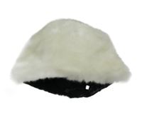 Bílá kožešinová čepice 