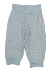 Světlemodro-bílé pruhované tepláky 