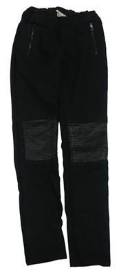 Černé džegíny se zipy a koženkovými koleny H&M