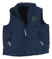 Tmavomodrá šusťáková zateplená vesta s nášivkou Mills