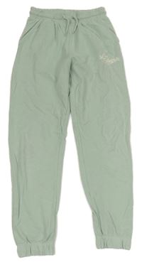 Mentolové tepláky s nápisem Matalan